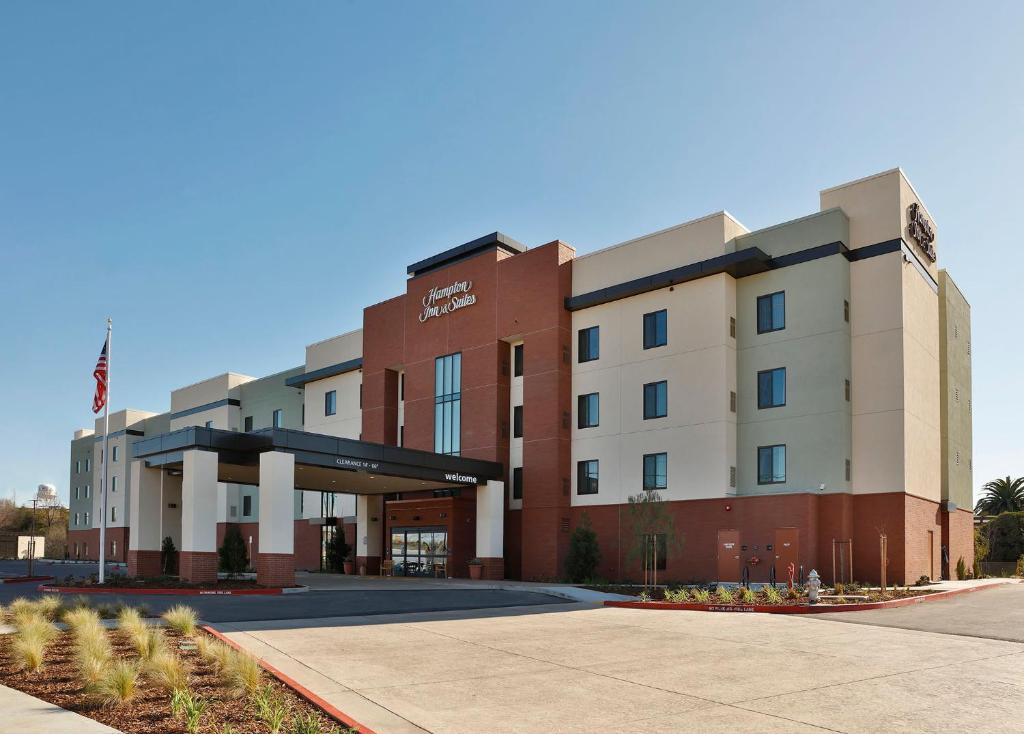 Hampton Inn & Suites Sacramento at CSUS Main image 1